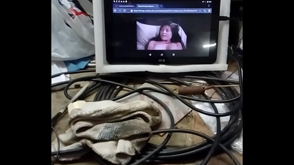 Play MP4 - Viendo porno en el trabajo