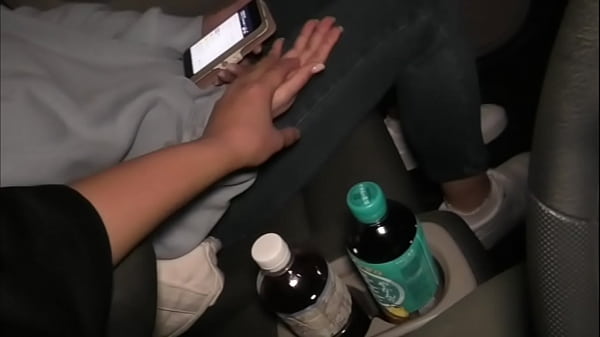 彼女からlineで「今から会いたい&hellip;」っと言われて僕は思わず彼女の所まで車で迎えに行ってそのまま公園の駐車場で thumbnail