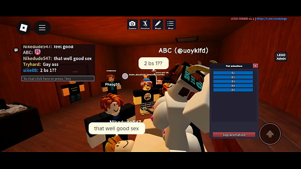 Eu entro em um jogo de porno fa&ccedil;o sexo com uma jogadora e os caras nos viram 