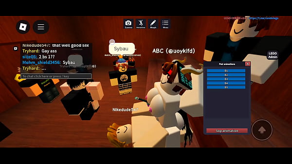 Eu entro em um jogo de porno fa&ccedil;o sexo com uma jogadora e os caras nos viram 