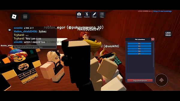 Eu entro em um jogo de porno fa&ccedil;o sexo com uma jogadora e os caras nos viram