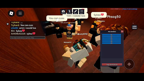 Eu entro em um jogo de porno fa&ccedil;o sexo com uma jogadora e os caras nos viram