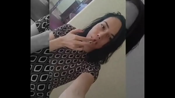 Imagine voc&ecirc; totalmente submisso aos meus p&eacute;s ajoelhado implorando migalhas da minha aten&ccedil;&atilde;o eu fumando e deixo esv 