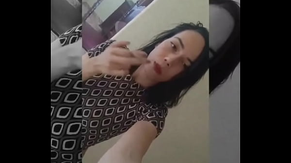 Imagine voc&ecirc; totalmente submisso aos meus p&eacute;s ajoelhado implorando migalhas da minha aten&ccedil;&atilde;o eu fumando e deixo esv 