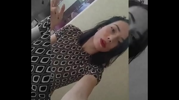 Imagine voc&ecirc; totalmente submisso aos meus p&eacute;s ajoelhado implorando migalhas da minha aten&ccedil;&atilde;o eu fumando e deixo esv 