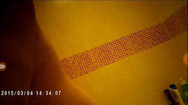 Play MP4 - Spionata la baie  2