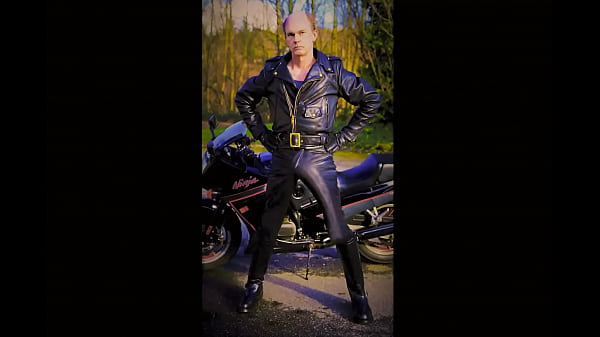 SUPER_FUCKING_BIG AND_MANLY