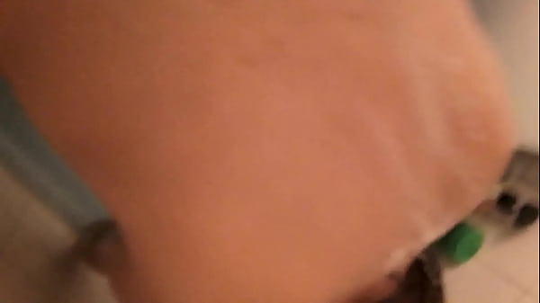 Play MP4 - Madura lnfiel coje en la ducha