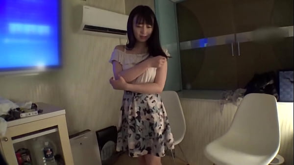 Play MP4 - 募集ちゃん 002 朋美 26歳 看護師 ちもちの白い肌にお椀型のEカップ フェラ済みの固くなった肉棒を膣へ挿入すれば、久々の快感に飲み込まれないようにベッドを掴み快楽を受け止める。オンナの顔で「気持ちいい&period;&period;&period;」と呟きながら、騎乗位の体勢から必死に腰を振り奥に当たる感触を楽しむ。https&colon;&sol;&sol;bit&period;ly&sol;3YnJoDB