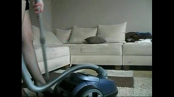 Sophie in stockings and high heels_performs clit show