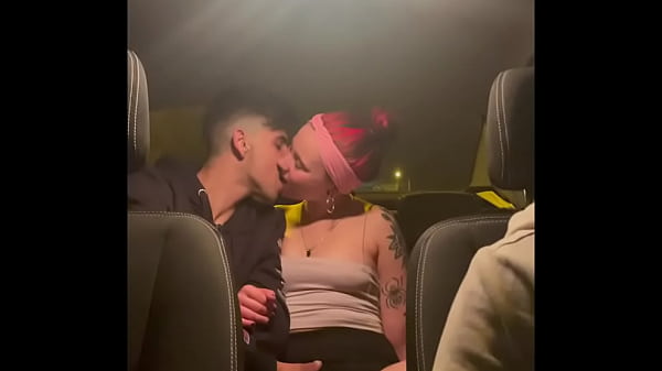 Play MP4 - amigos follando en un taxi al regresar de fiesta camara oculta amateur