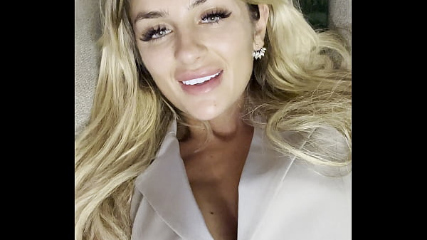 Perfect blonde girl wants u to stay 