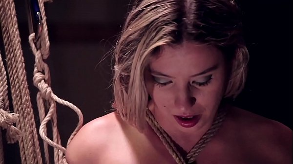 PATRICIA KIMBERLY ENCARA UMA SESSÃO DESHIBARI E ACABA AMARRADA DE_QUATRO
