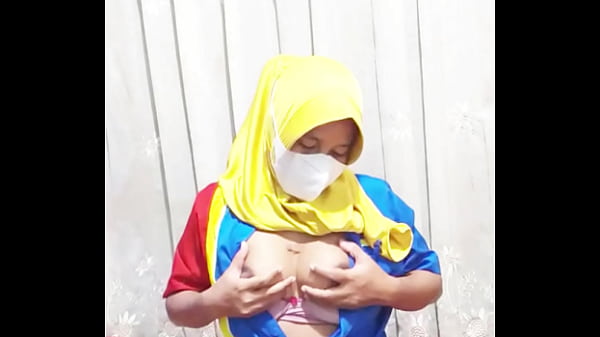 Play MP4 - Gadis hijab indomaret masturbasi sebelum berangkat bekerja