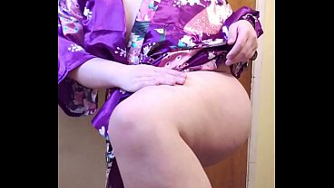 Kiwwi Jiggles And Rubs Her Body All Over With Some Moisturizing Lotion thumbnail