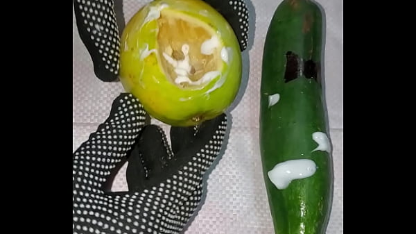 Nonton Tiny Petite Orange Gets Pounded By Cucumber thumbnail