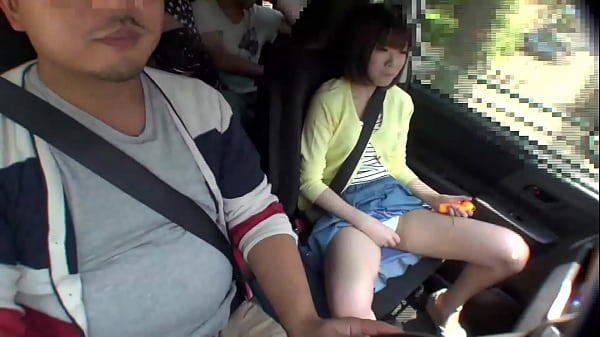 色白スレンダーでカラダのとても綺麗な清楚系娘は、実は彼に言われてav出演したエロ女でして、普段は彼に言われて彼の目の前で輪姦されたりしちゃうドＭ女。そんな彼女が露出中出しモノに挑戦！ thumbnail