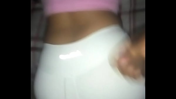 Bem putinha chupando dois 