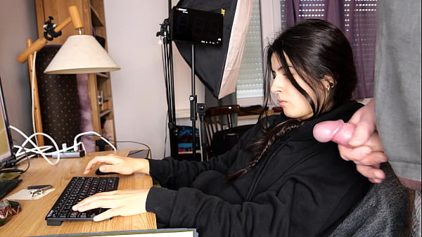 Facial W&auml;hrend Sie Am Pc Arbeitet thumbnail