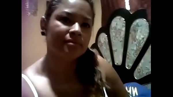 Play MP4 - chapina se graba mientras se masturba y usa su consolador