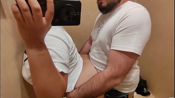 mi novio me la mete en un vestuario sin que nadie se entere