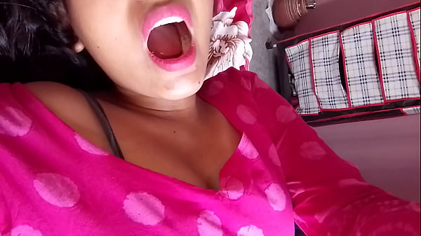 Indian_desi bhabhi showing her_assets to her bf