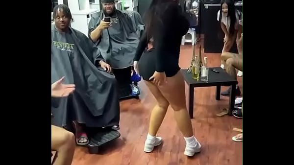 Le hacia falta mostrar el culo