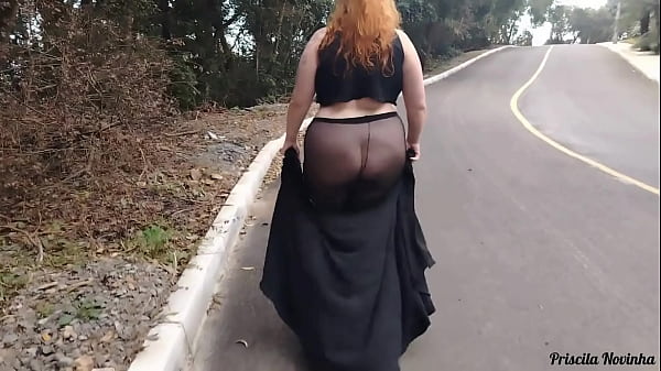 Minha madrasta novinha nas ruas com roupa_transparente sem calcinha se exibindo no panties