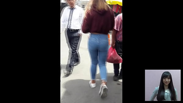 CON UN_BUEN CULO EN JEANS APRETADOS