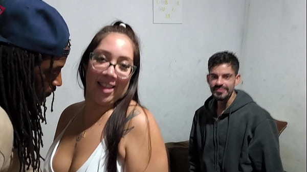 Play MP4 - meu primeiro gang bang dando pra 5 dotados no pelo