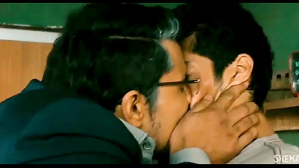 Race 3 actor Saqib Salim hot gay smooch video 
