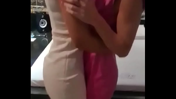 Ah safadinho e voc&ecirc;s querem me ver em cena l&eacute;sbica com essa morena cavala deliciosa toma aqui uma previazi 