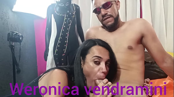 Travesti Dotada Leva Novinho Que T&aacute; De Saidinha E Mete Gostoso thumbnail