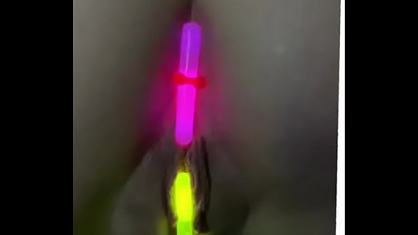 Nonton Showing The Glow Off thumbnail