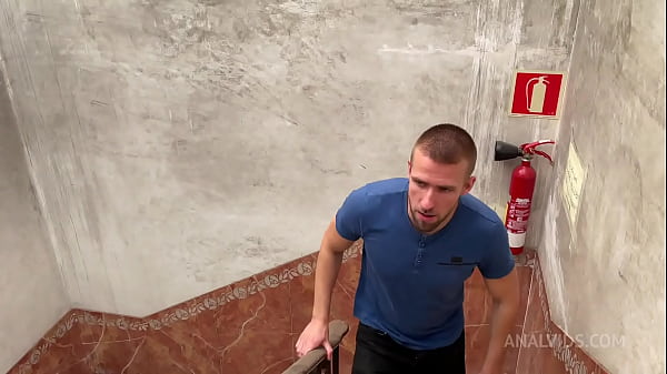 Play MP4 - The Antenna Repairman