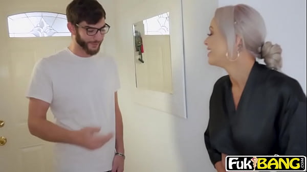 Play MP4 - Elle In Fucked By Best Friends