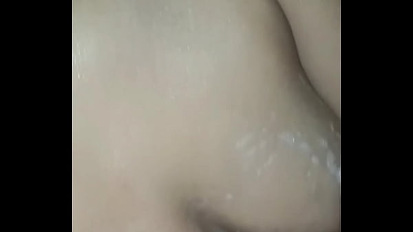 Play MP4 - El vecino me solprende en el ba&ntilde;o y me folla el culo