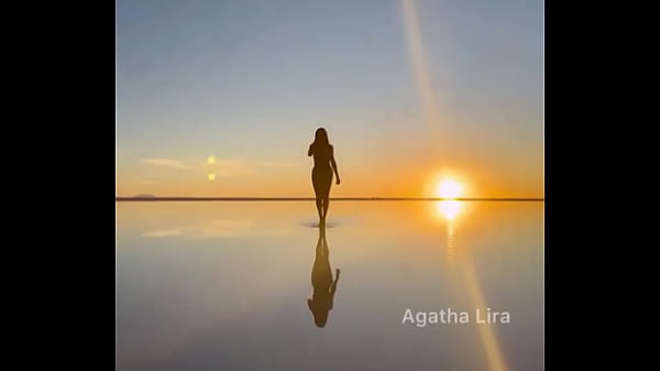 Caminhar de salto scarpin no sal n&atilde_o &eacute_ f&aacute_cil mas foi divertido. No final tirei o salto pra sentir esse energia ...