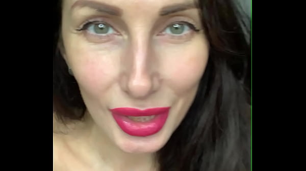 Play MP4 - Sweet lips of porn star Liza Virgin drool