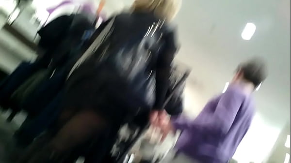 Serbian MILF upskirt in shop Matorka pokazala_guzicu usopingu