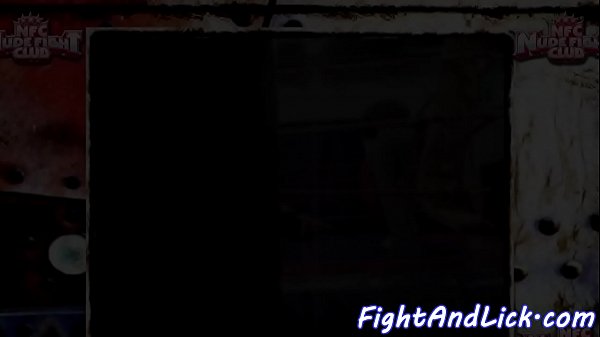 Nonton Ginger Dyke Makes Out With Wrestling Partner thumbnail