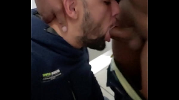 Sexo Gay Oral Banheiro thumbnail