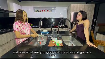 Nonton El Momento M&aacute;s Caliente: Mi Mejor Amigo Follando A Mi Mejor Amiga En La Cocina Mientras Yo Hablaba Sin Saber Nada thumbnail