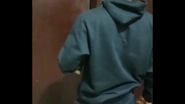 um vândalo pichou minha portapeguei_ele e comi o cu_dele