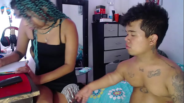 Play MP4 - la tarde de estudio se puso caliente a tal punto que termine follando con mi mejor amigo en su casa