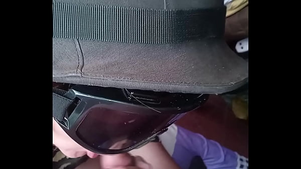 Militar mamando verga para ser ascendida de rango 