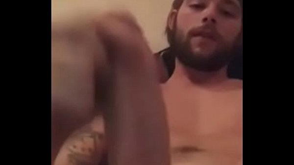 Barbudo Punhetando Pro Amigo thumbnail