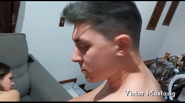 Nonton Amigos Fazem Fila De Puta No Sof&aacute; E Comem Buffet De Buceta, S&oacute; Gostosas Sendo Enrabadas thumbnail