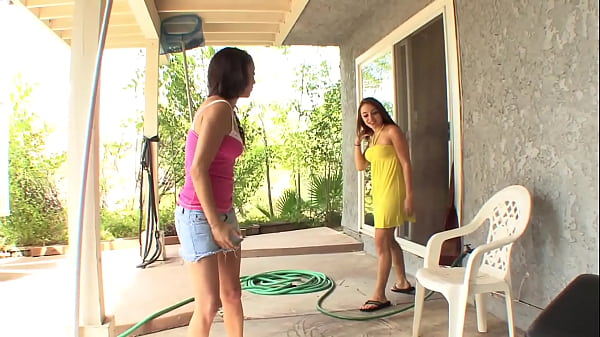 Nonton Khloe Kush And Jessie Ross Are Sapphics Tasting Pussy thumbnail