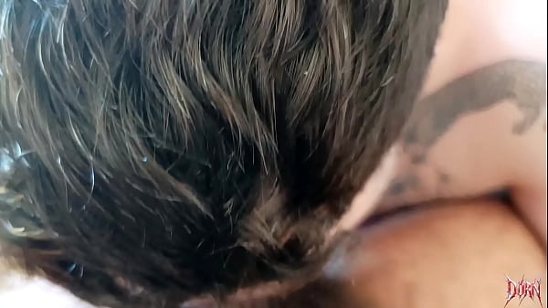 Urs&atilde;o Tatuado Fudeu Meu Cuzinho Na Sala thumbnail